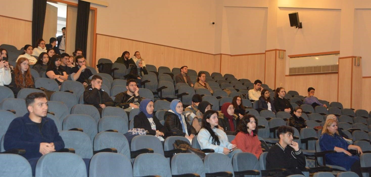 Ege Üniversitesi öğrencilerine ’Etkili İletişim ve Sunum Teknikleri’ semineri
