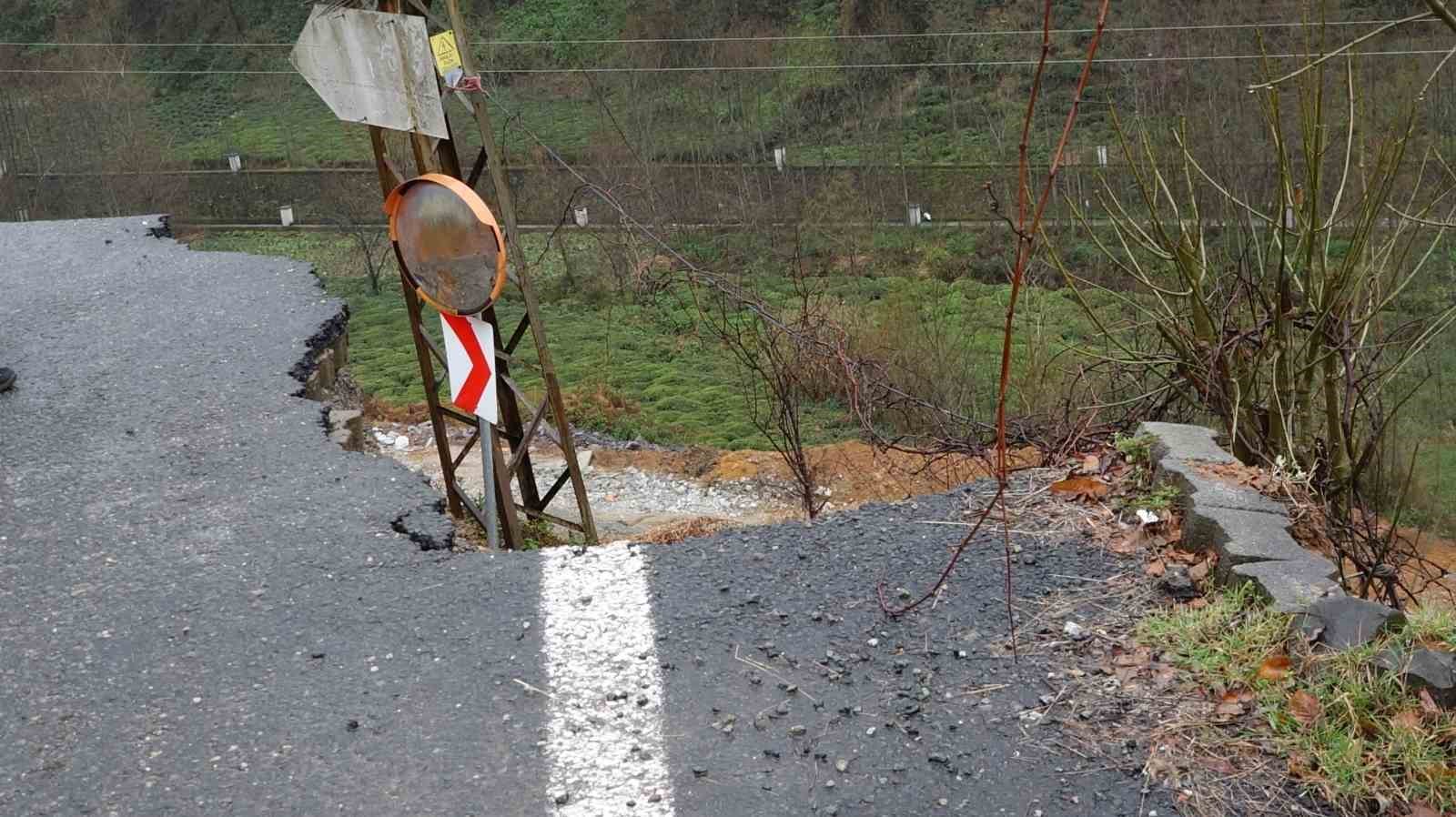 Rize’de yol çöktü, 4 köye ulaşım kapandı
