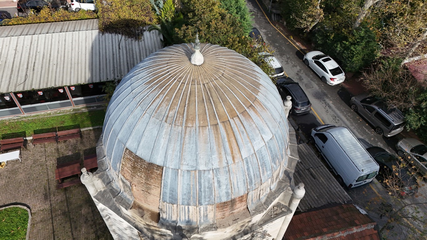 458 yıllık Gazi Kara Ahmet Paşa Külliyesi'nin kurşunları döküldü, sebilini inşaat firması kullanıyor