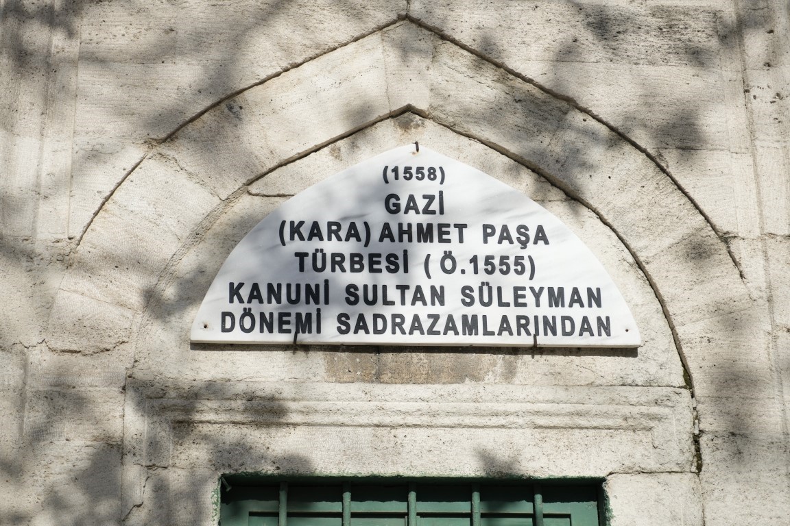 458 yıllık Gazi Kara Ahmet Paşa Külliyesi'nin kurşunları döküldü, sebilini inşaat firması kullanıyor