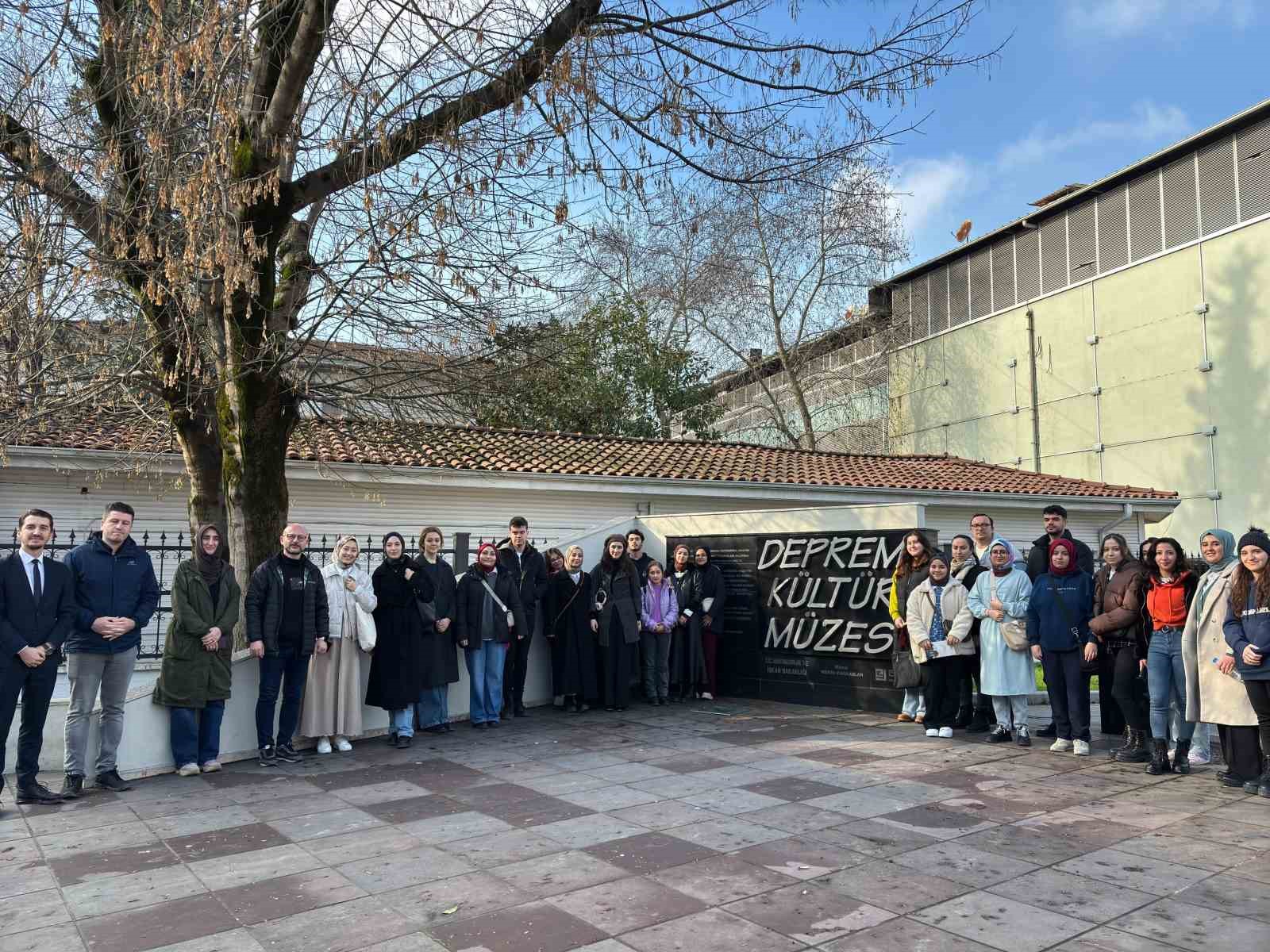 Üniversiteli öğrenciler Sakarya’nın geçmişinde yolculuğa çıktı
