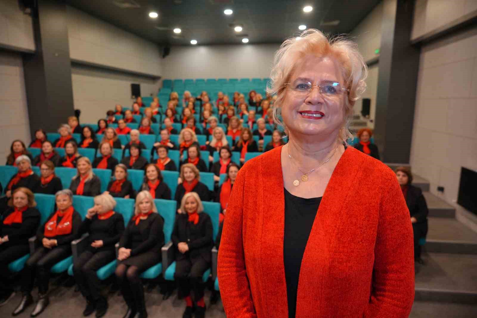 Kadınlar Korosu Ferdi Tayfur’u ’Ben de özledim’ şarkısıyla andılar
