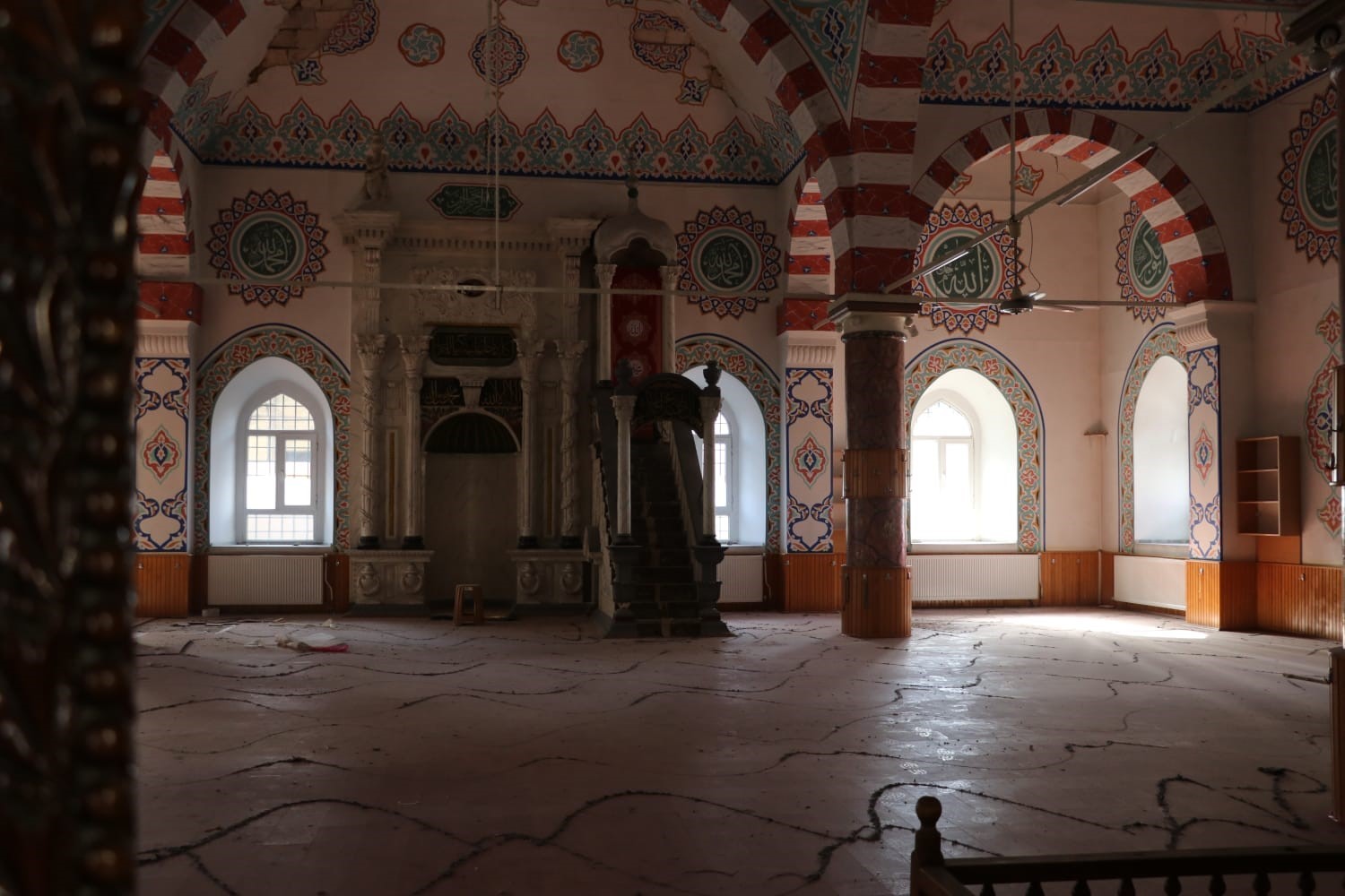 Asrın felaketinde hasar gören 6 asırlık cami, ibadete açılacağı günü bekliyor
