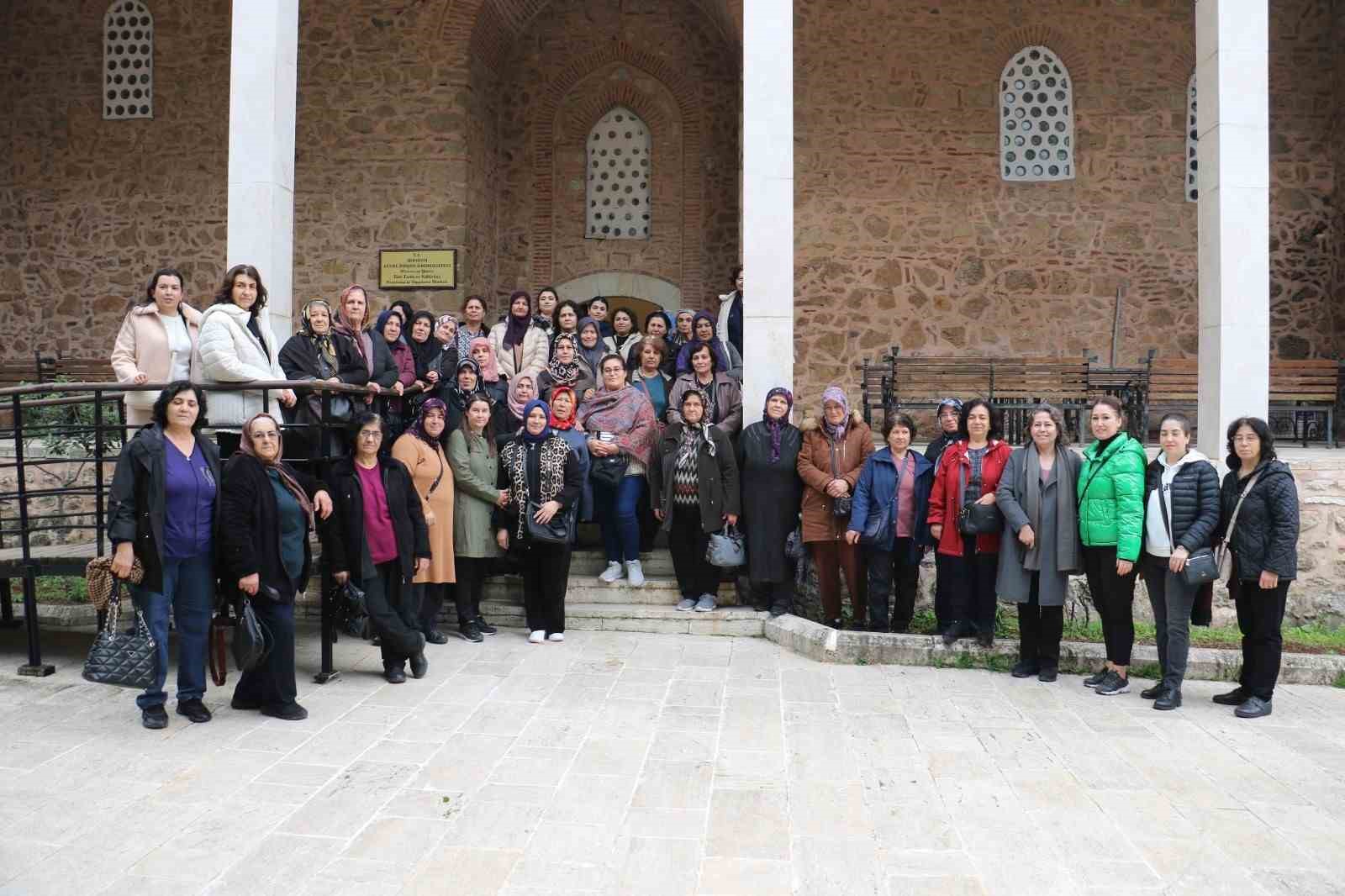 Saruhanlılı kadınlar Manisa’yı adım adım gezdi
