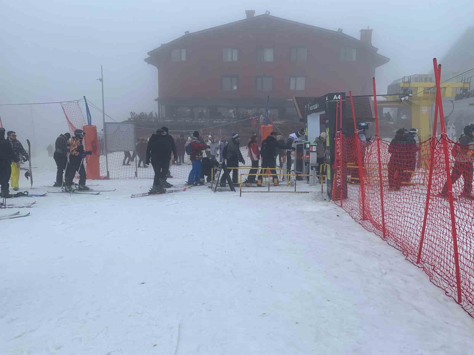 Uludağ’ın zirvesine turist akını
