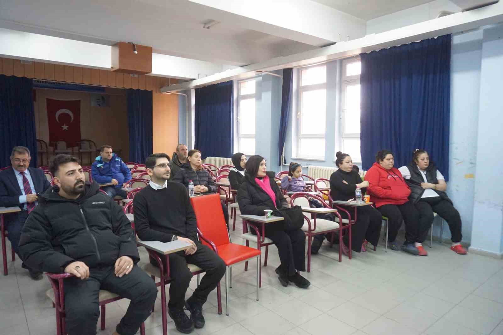 Edirne’de veliler haftanın 1 günü okula gidiyor
