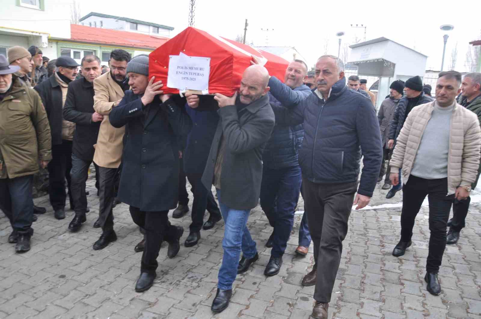 Polis memuru Kars’ta toprağa verildi
