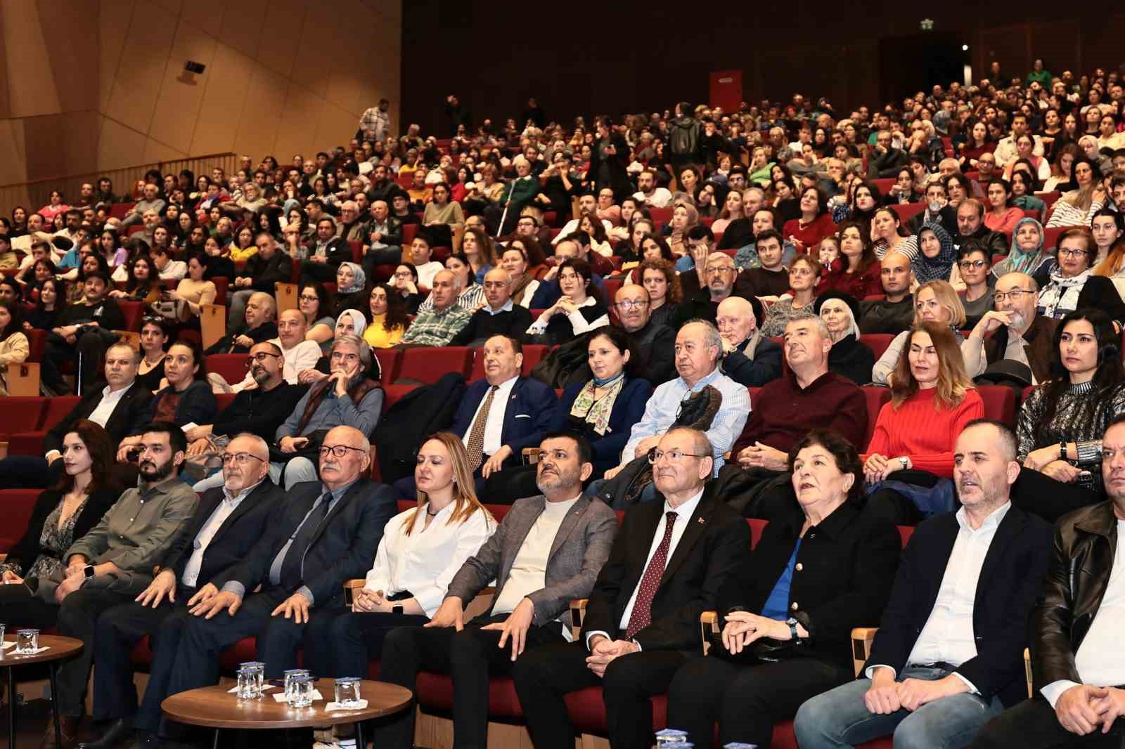 Denizli Büyükşehirden Nazım Hikmet’in 123. Yaşına özel etkinlikte sanatseverlerden yoğun ilgi gördü
