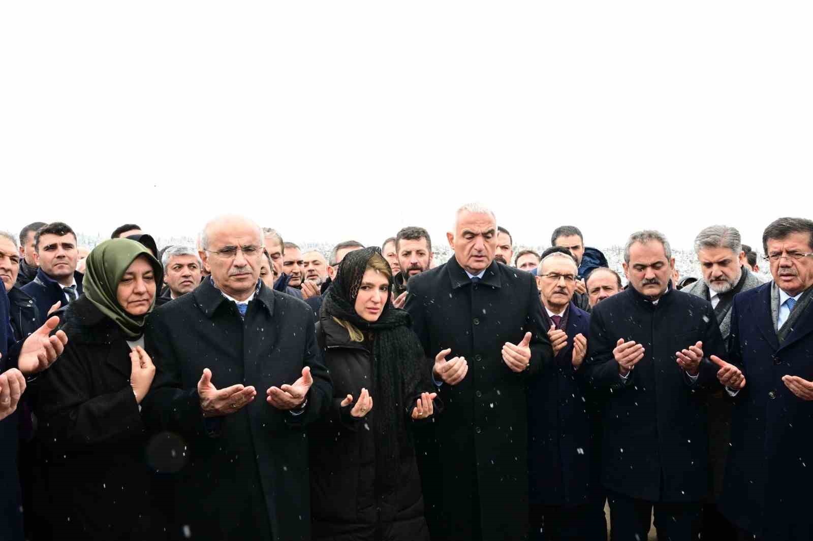 Malatya’da depremde hayatlarını kaybedenler dualarla anıldı
