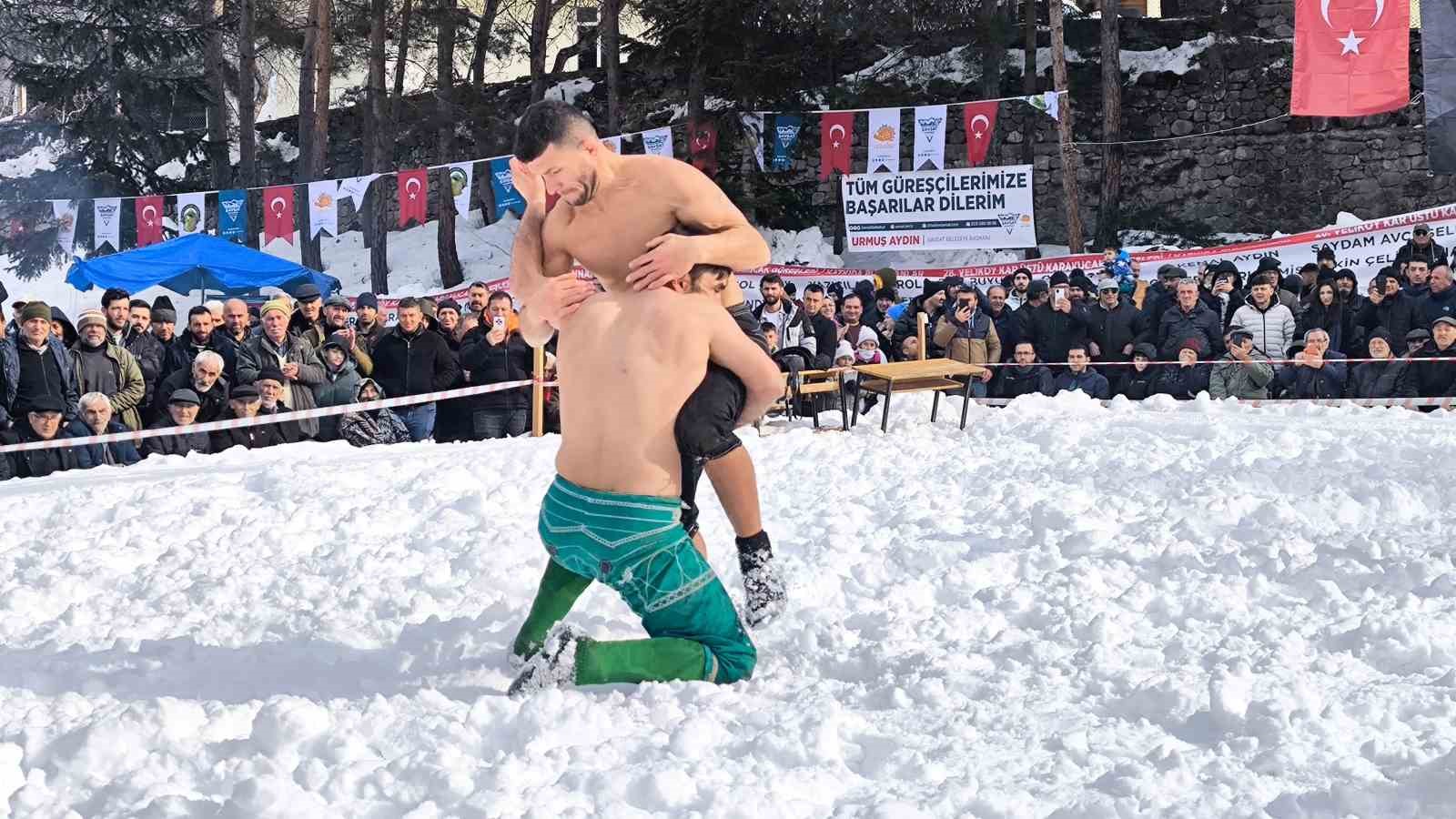 Artvin’de ’Kar Üstünde Karakucak Güreşleri’ yapıldı
