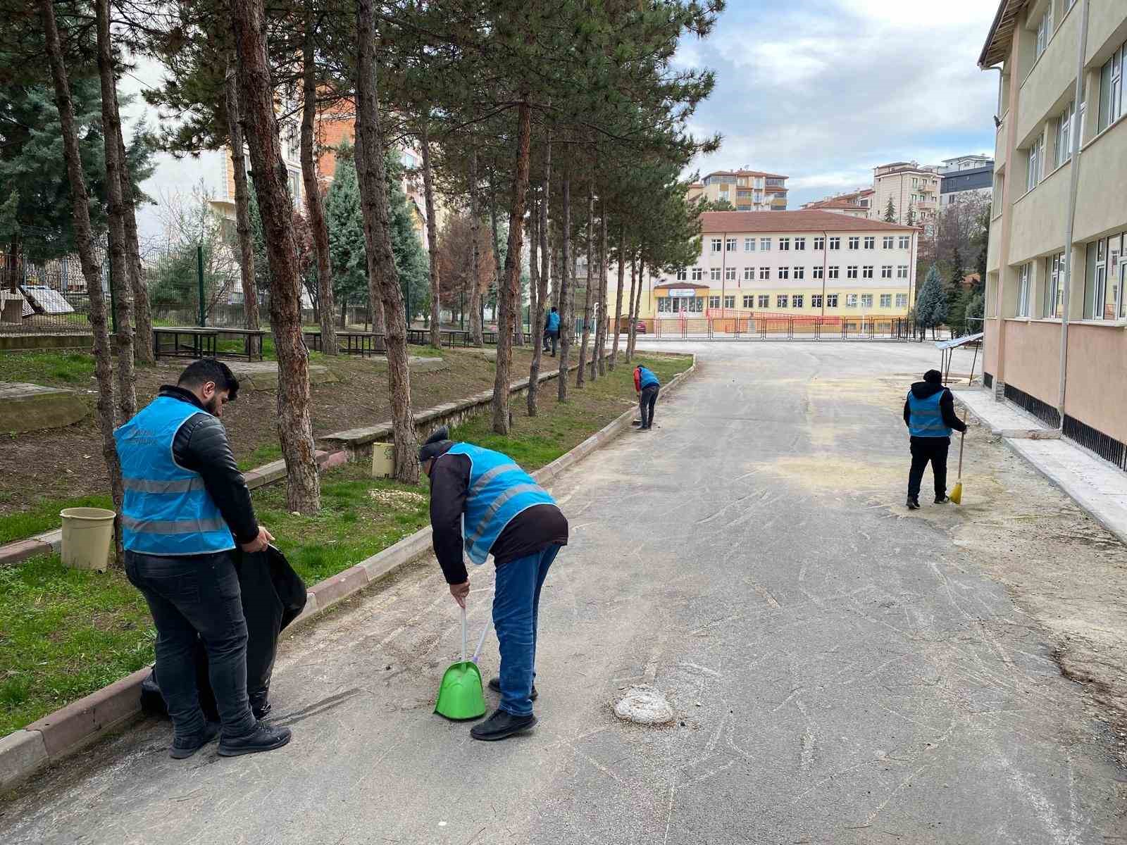 Yükümlülerden okullarda temizlik ve bakım çalışmaları
